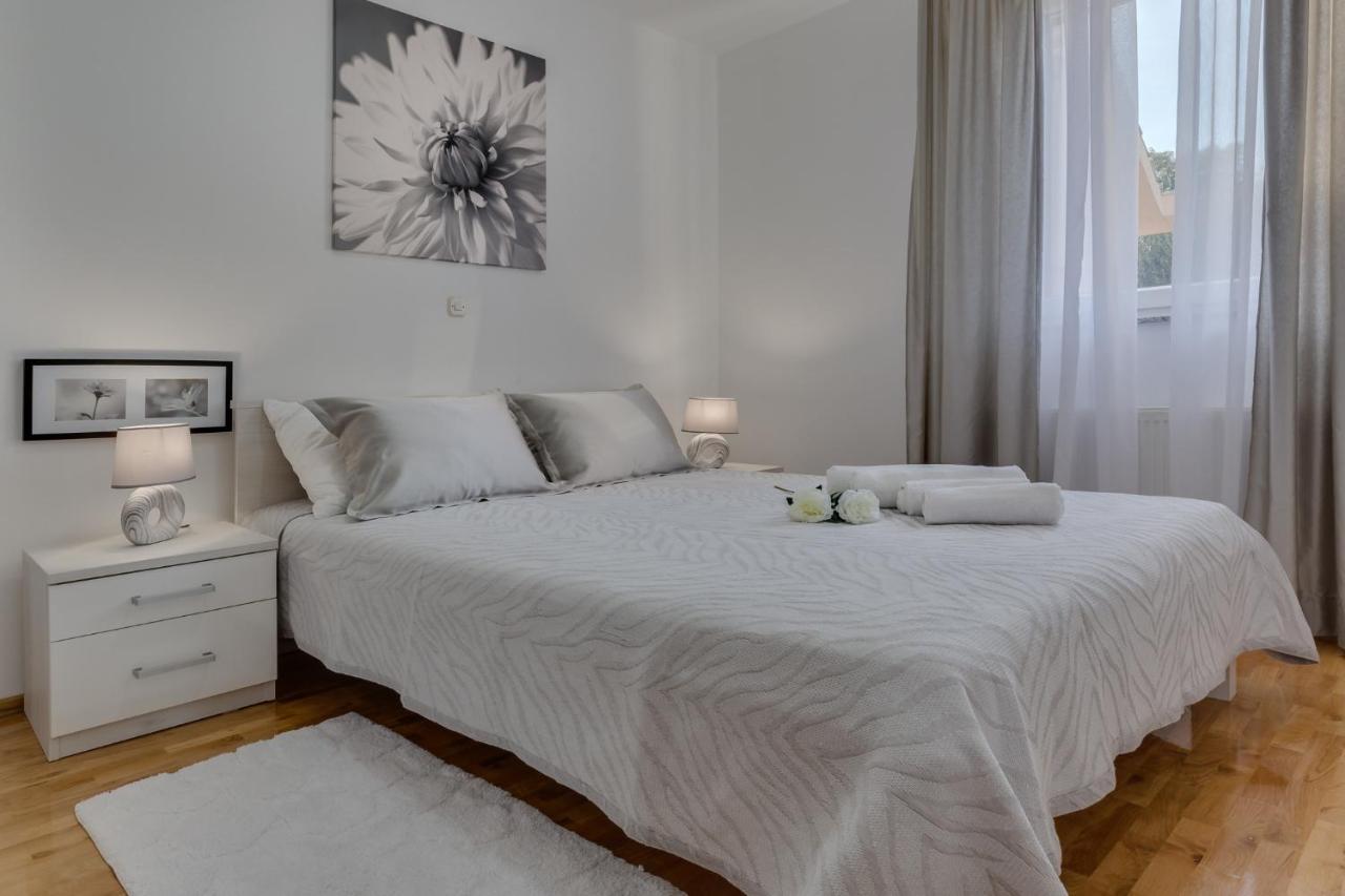 Villa Zlatni Dvori Zadarvillas Razanac Bagian luar foto